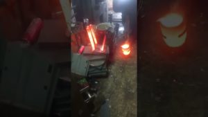 Заливка бронзы в форму