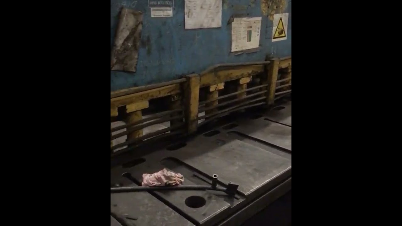 Замена гидронасоса гильотины Н481А на маслостанцию. Выезд на предприятие заказчика.