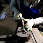 Заточка фрезы для высверливания точечной сварки с помощью пневмонапильника
