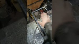 гильотина для резки стеблей цветов