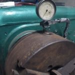 токарный станок 1к62.проверяем шпиндель на люфт.
