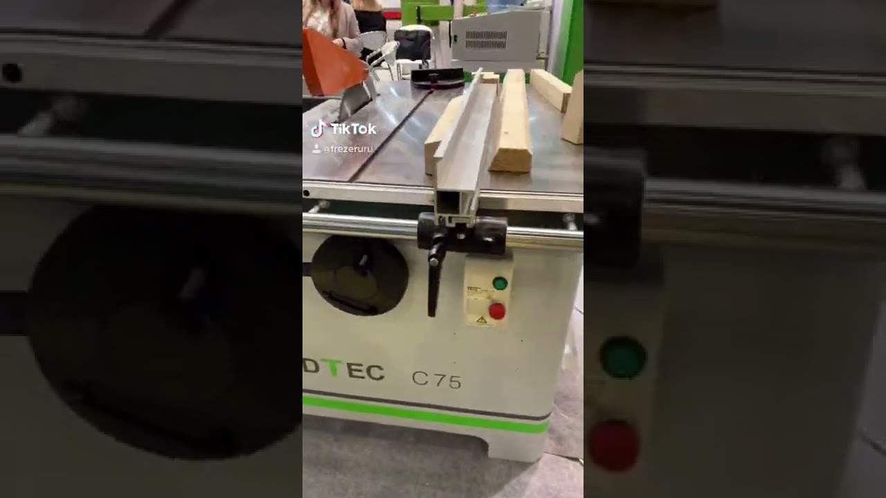 торцовочный станок Woodtec C75 на выставке