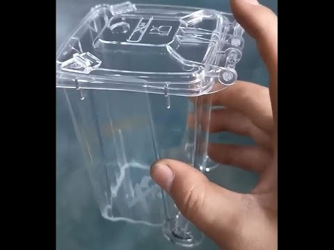 transparent bin (прозрачное пластиковое ведерко)